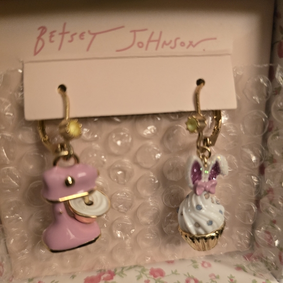 Betsey JohnsonSpring Bunny Cupcake Mismatch Drop Earrings - Picture 14 of 14